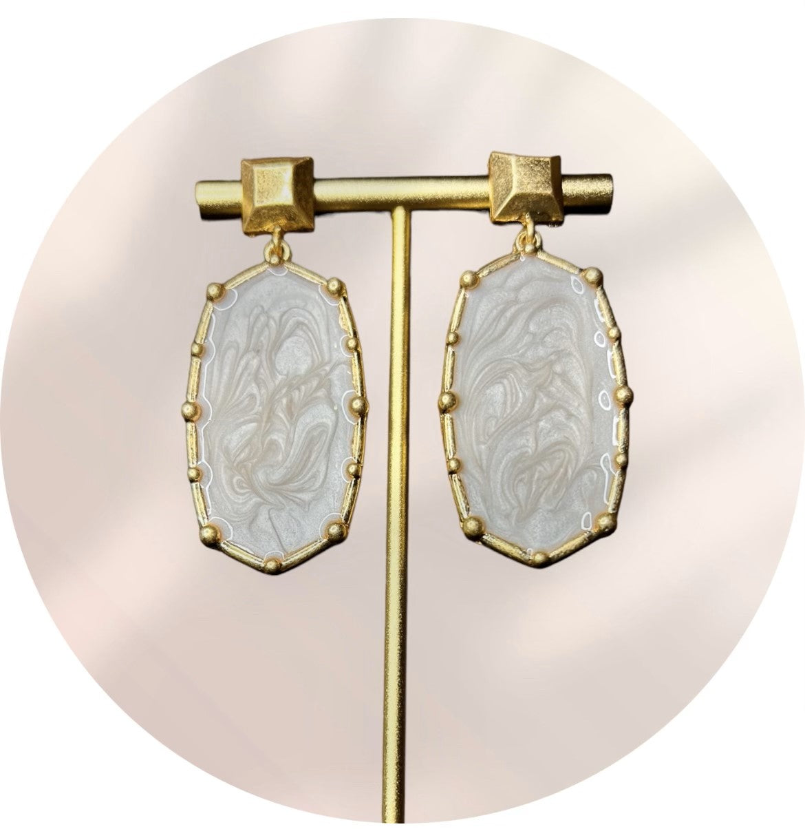 CREME MARBLE GOLD COLOR DANGLING EARRINGS