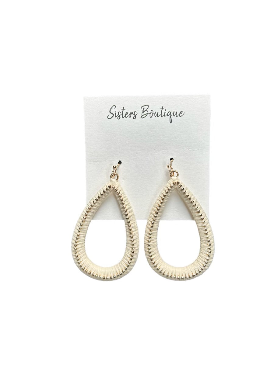 TEARDROP CREME COLOR EARRINGS