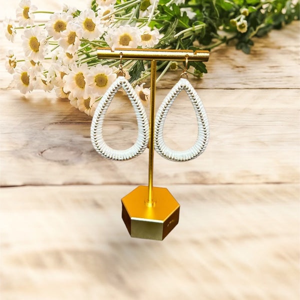 TEARDROP CREME COLOR EARRINGS