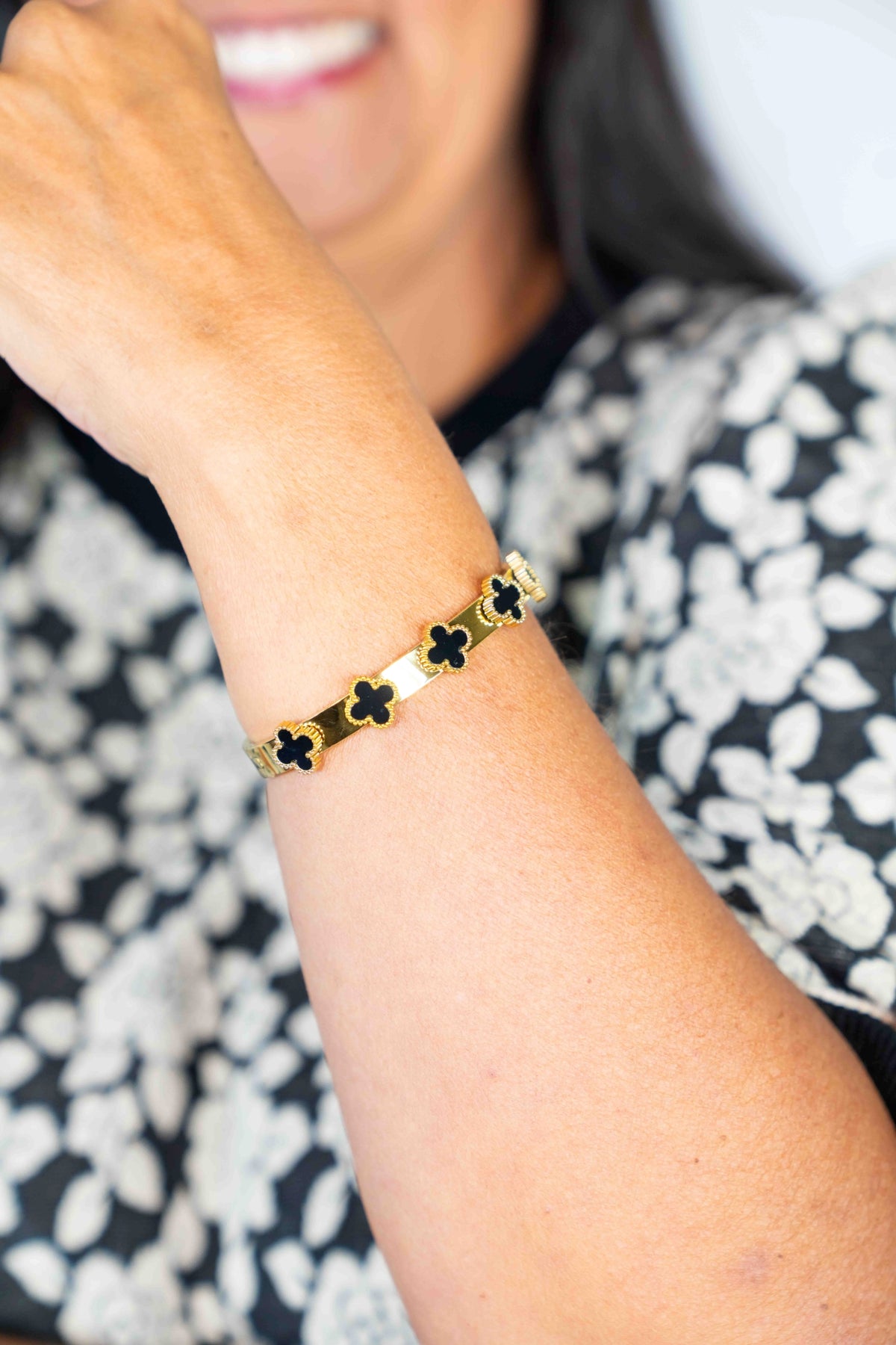 BLACK CLOVER HINGED BANGLE BRACELET