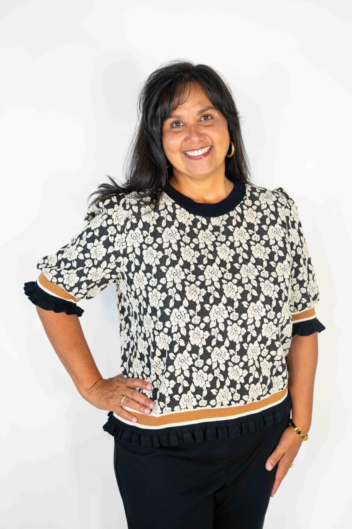 TEXTURED KNIT BANDED SLEEVE SWEATER