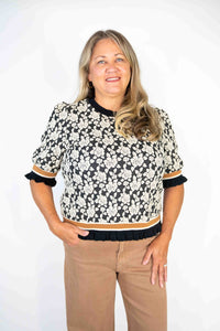 TEXTURED KNIT BANDED SLEEVE SWEATER